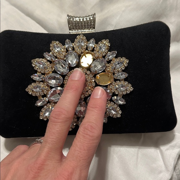 Boutique clutch with cross body strap NWOT - Picture 3 of 7